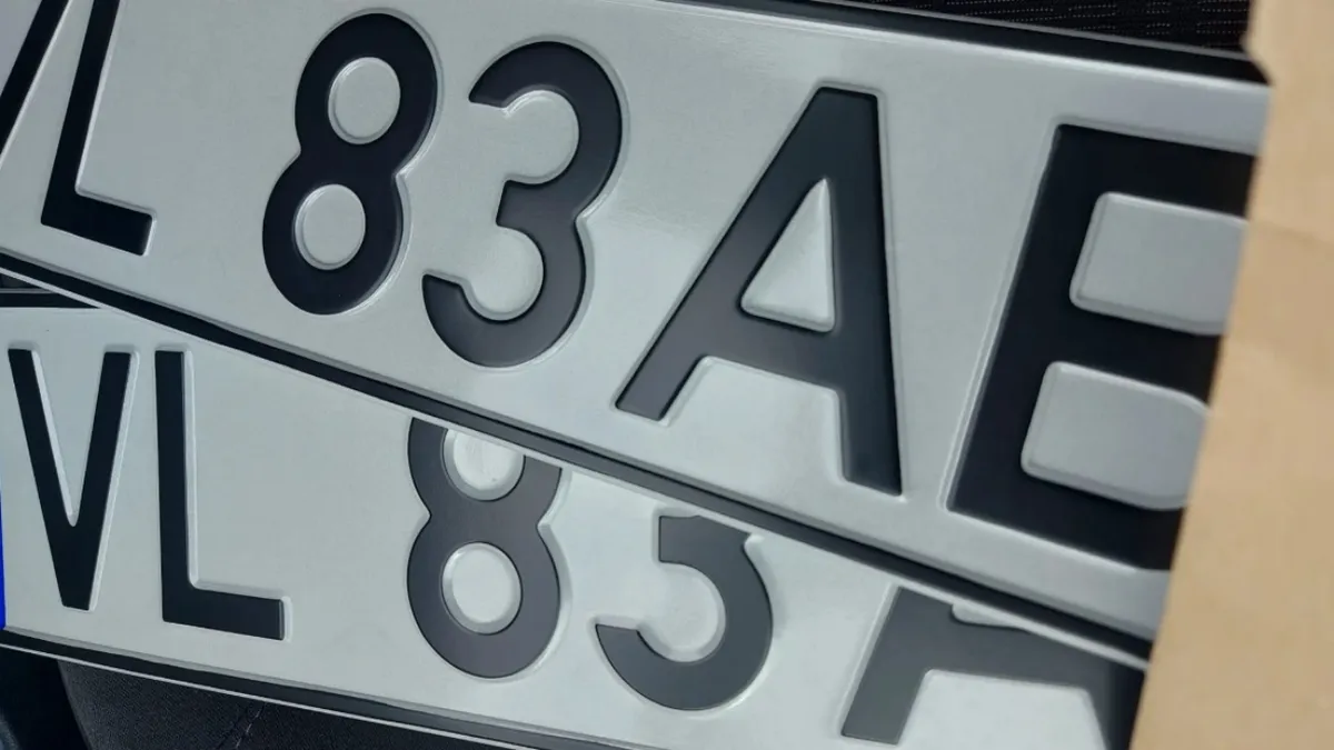 Poți păstra numărul de înmatriculare dacă vinzi sau radiezi mașina? Legea oferă răspunsul clar