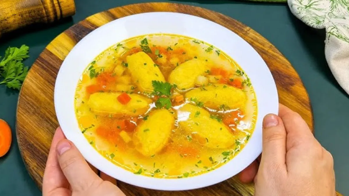 Supă de Post cu găluște pufoase: Gustul care te va cuceri