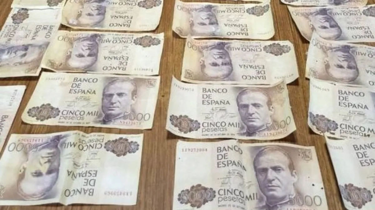 Un constructor din Spania a găsit într-o casă veche suma de 47.000 de lire. Finalul, unul total neașteptat