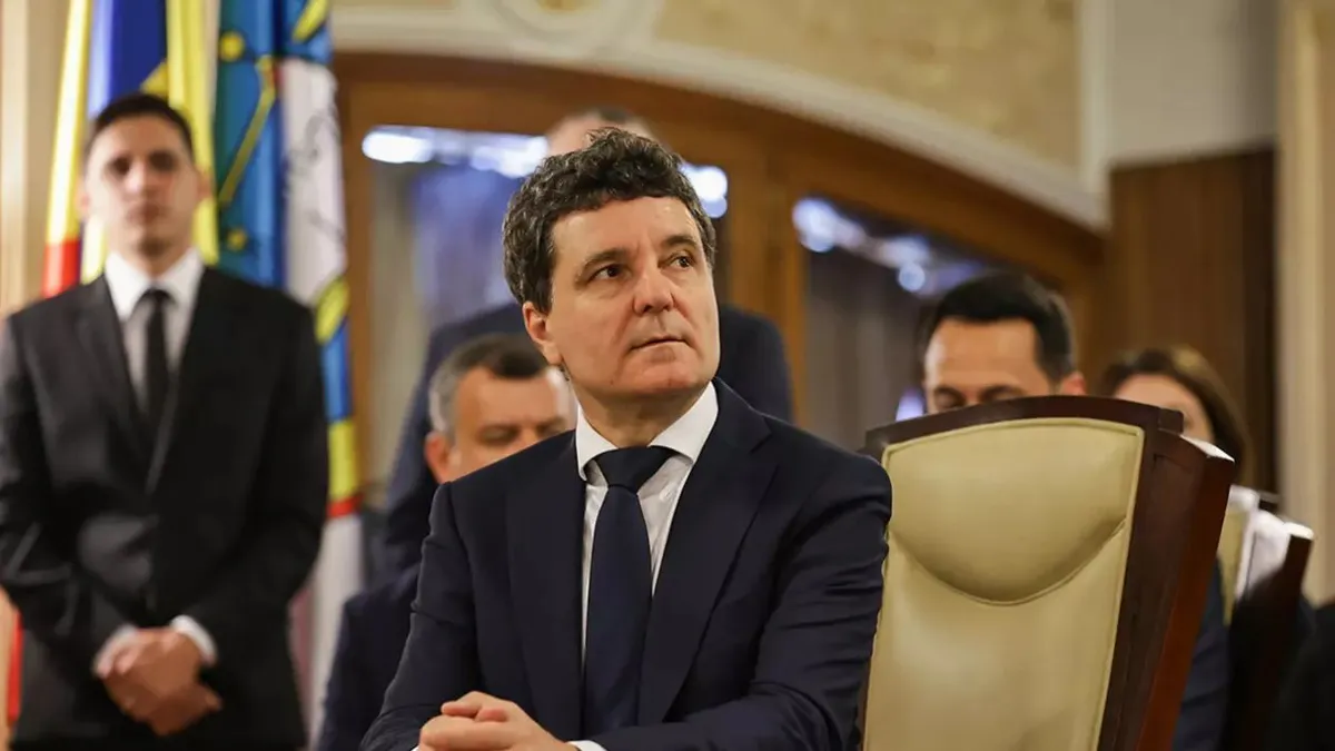 Nicușor Dan semnează primele legi ca președinte. Sprijin pentru apicultori, reforme în sănătate și administrație