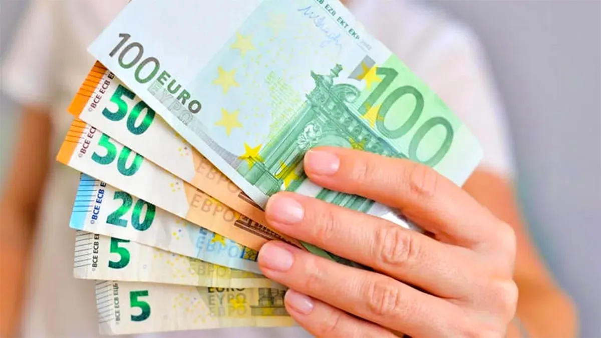 Băncile obligate să dea înapoi clienților banii încasați ilegal. Peste 100.000 de persoane vor beneficia de măsură