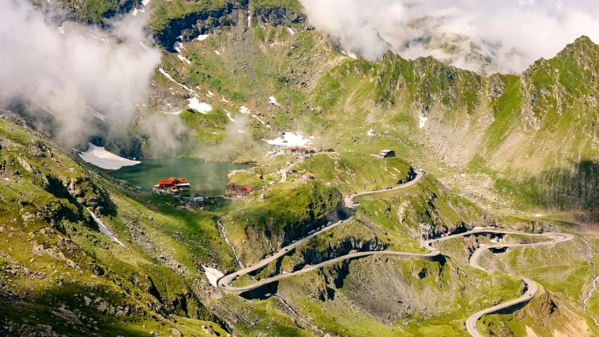 Transfăgărășanul și Transalpina se deschid vineri, 6 iunie 2025. Traficul este permis doar pe timpul zilei