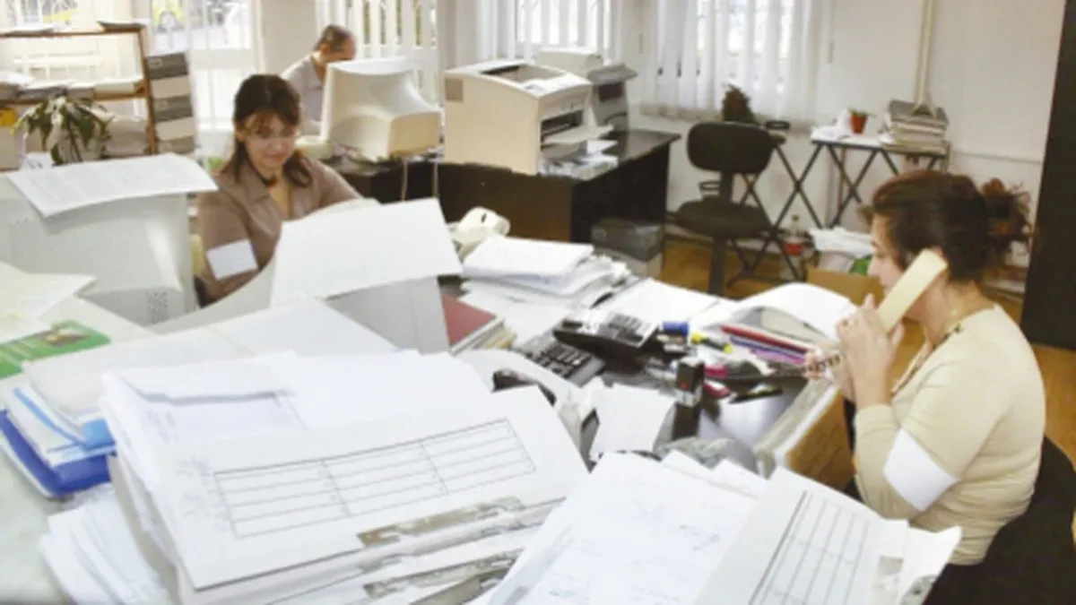 Salariile şi sporurile vor fi îngheţate în 2026. Ce alte beneficii vor fi restrânse de Guvernul Bolojan