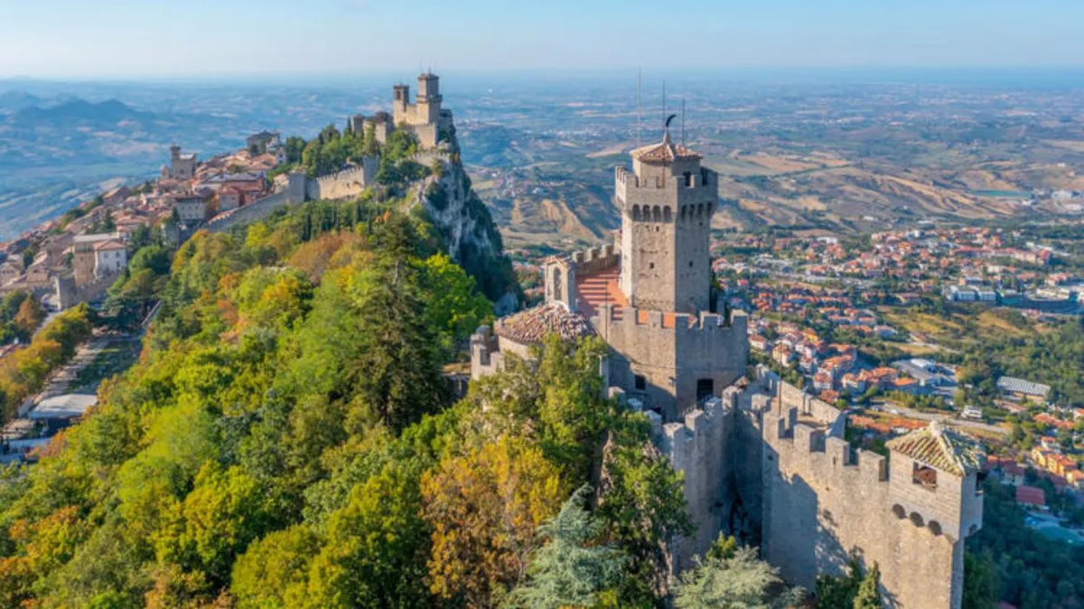 O țară cât un oraș, cu două steaguri, doi președinți și o istorie de 17 secole