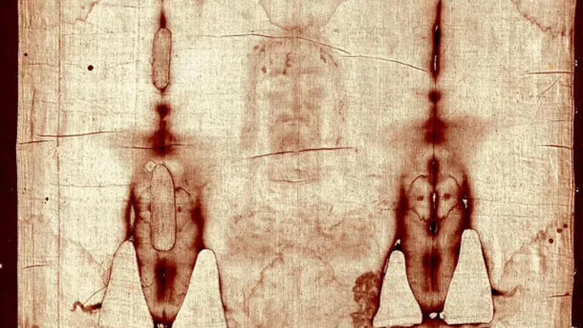 Petele de sânge de pe Giulgiul din Torino ar confirma un vechi text pierdut despre moartea lui Iisus, arată un studiu