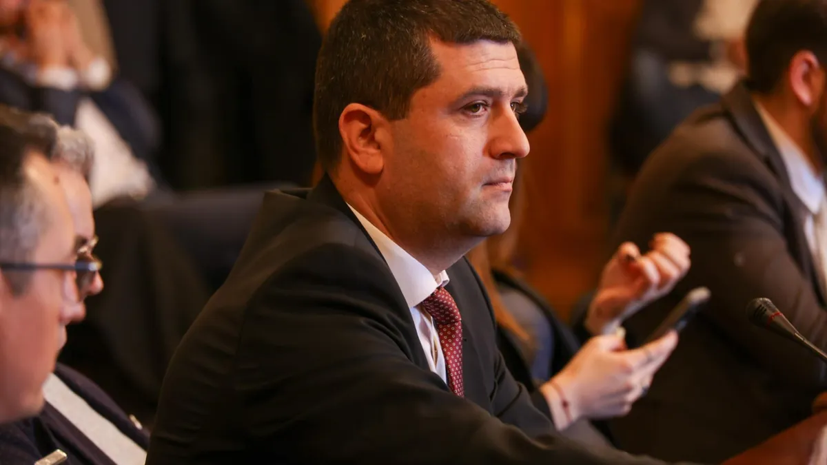 Ministrul Economiei spune că nu mai sunt bani pentru salarii! ”S-au pus sume din pix, inexistente”