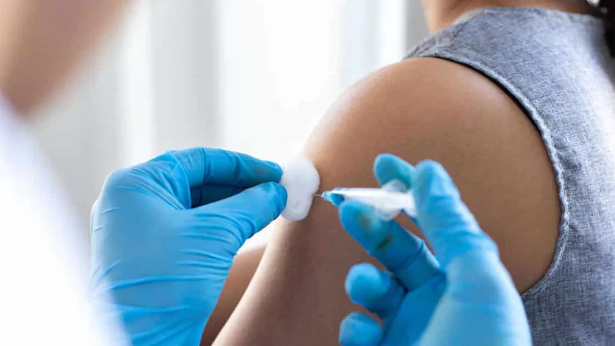 Vaccinarea anti-HPV gratuită, extinsă pentru tinerii între 11 și 26 de ani. Anunțul făcut de Ministerul Sănătății