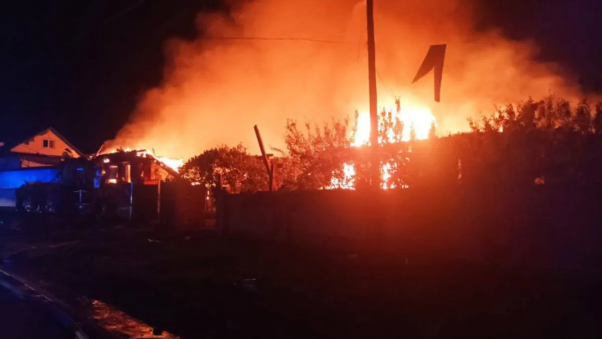 Atac cu drone rusești asupra orașului Okhtyrka. Incendii, victime și distrugeri