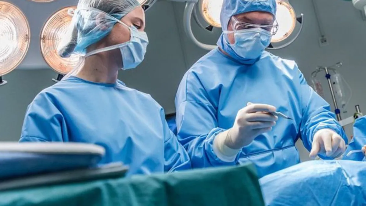 Furt la Spitalul Sfântul Spiridon din Iași. O pacientă  fost jefuită în timpul operației. Hoțul s-a dat drept fiul ei