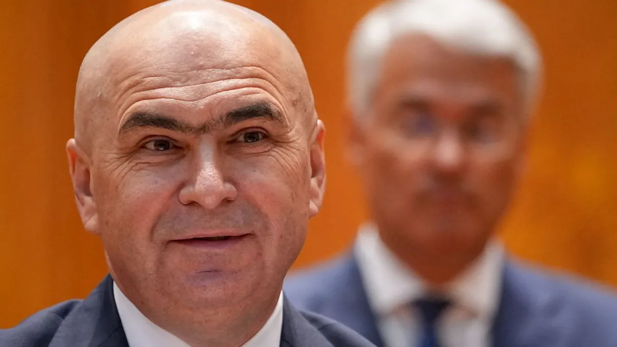 Guvernul amână interdicția cumulului pensiei cu salariul. Bolojan: „Am fi avut o problemă, pensionarii din învățământ nu ar fi putut lucra”