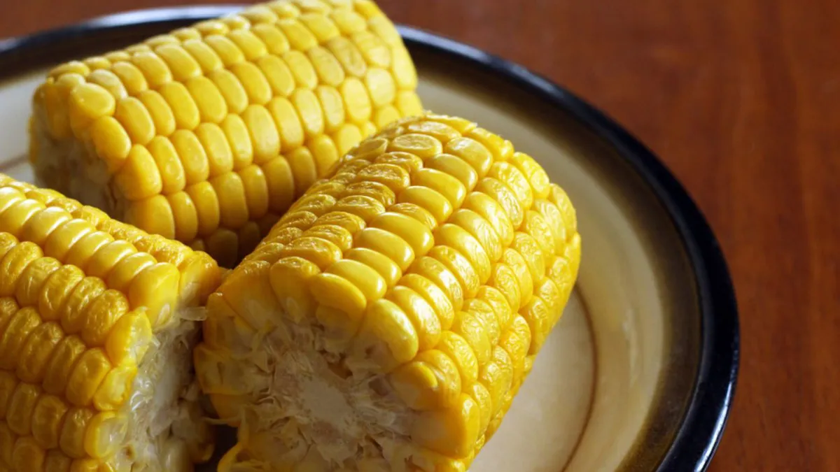 Porumbul, medicament natural pentru diverse afecțiuni. Benefic de la bob până la cenușa de cocean