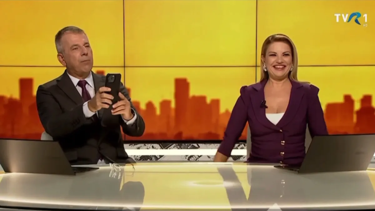 Jurnaliștii TVR gafează din nou în direct, după ce l-au „internat” pe Ion Iliescu la spitalul „Grigore Antipa”: „Bă, m-am gândit să mă dezbrac să-i fac o poză! Știi pozele alea din lift?”