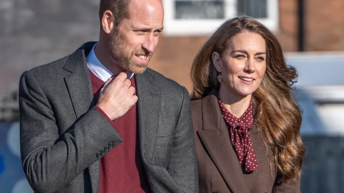 Prinţul William şi prinţesa Kate, implicaţi într-un scandal în Marea Britanie. Cei doi au dat afară din case două familii