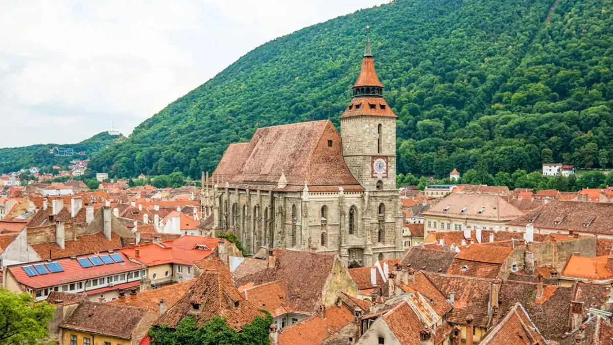 Curtea Bisericii Negre din Brașov intră în renovare pentru prima dată după un secol și jumătate