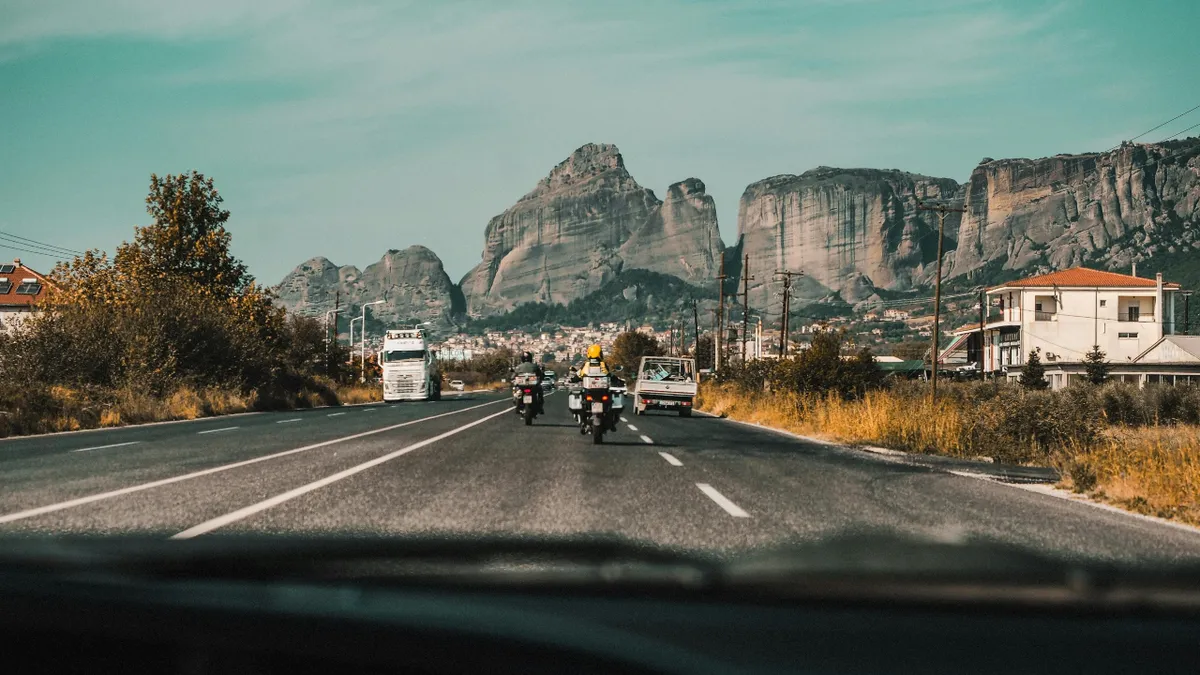 Grecia și-a înăsprit Codul rutier. Amenzi de 4.000 de euro și suspendarea permisului pentru opt ani!