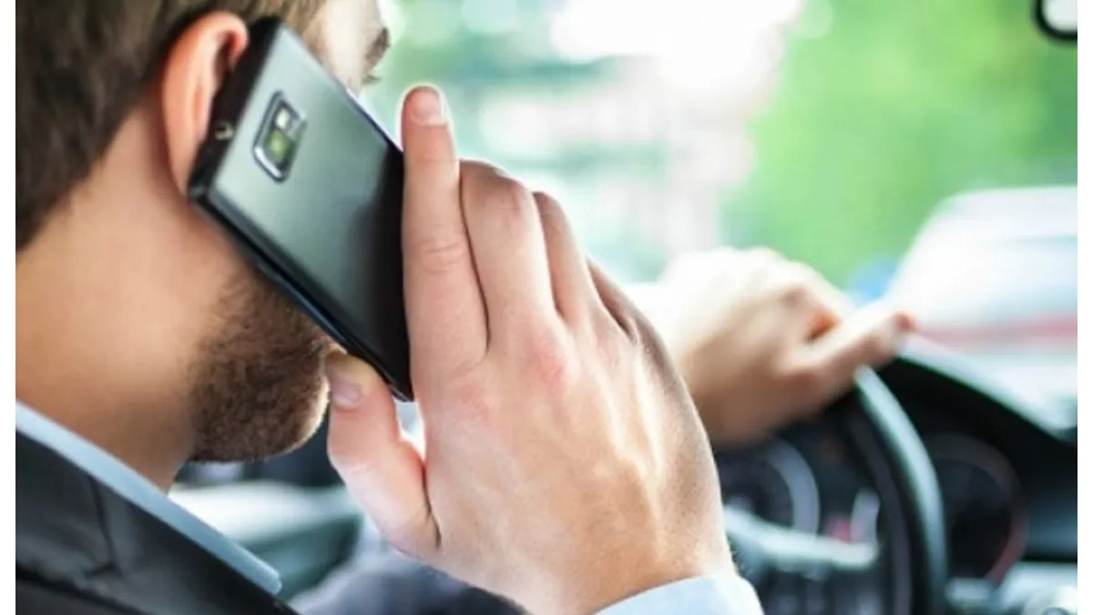 Radarele inteligente montate de autorități i-au dat de gol pe șoferii care foloseau telefonul mobil la volan. Au fost date mii de amenzi