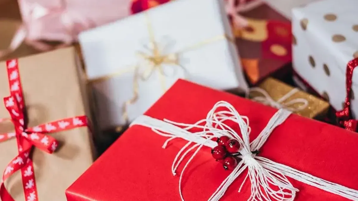 Ultimul trend în materie de dar de nuntă. Nu se mai poartă banii în plic: ”Nu fiți zgârciți”