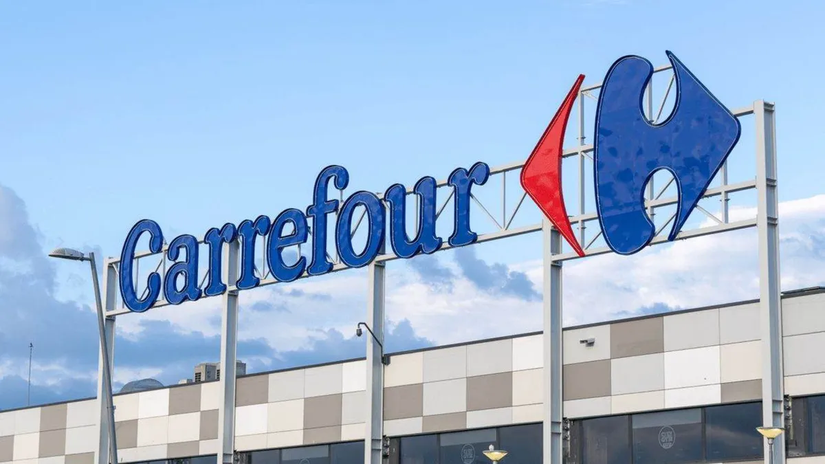Carrefour a vândut aproape 1.200 de magazine din Italia și se pregătește să iasă din Polonia. Cum arată situația în România