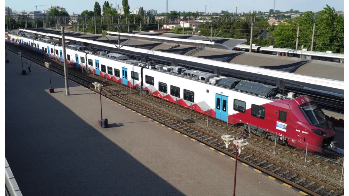 CFR Călători face angajări. Ce posturi sunt disponibile și ce criterii trebuie să îndeplinești ca să fii angajat pe loc