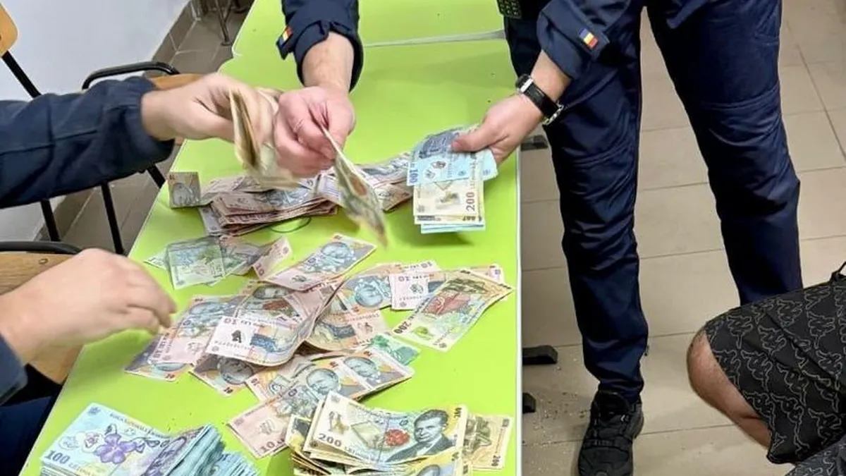 Furt spectaculos în Dâmbovița: Un tânăr a fost prins după ce a sustras peste 51.000 de lei din seiful unui supermarket