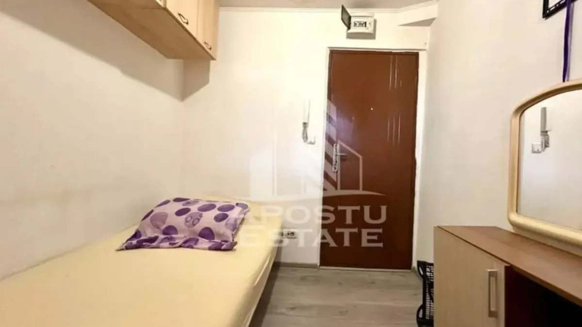 A fost scoasă la vânzare cea mai mică garsonieră din Timișoara. Cât cere proprietarul pentru opt metri pătrați