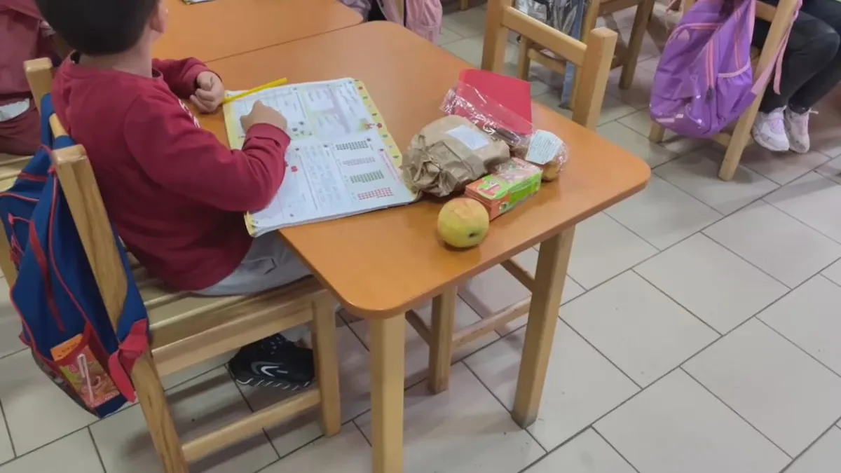 Peste 1,8 milioane de copii vor primi zilnic fructe, lapte și produse de panificație. Guvernul continuă Programul pentru școli până în 2029