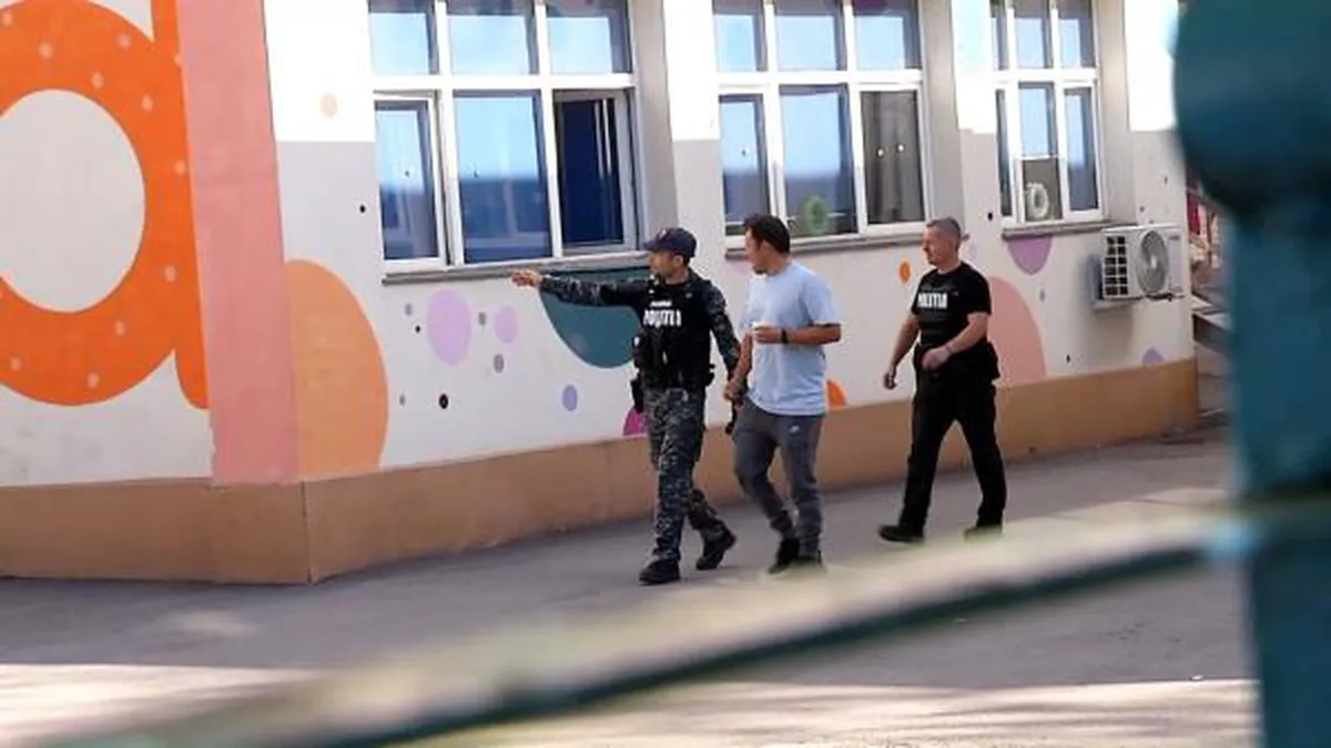 Un băiat de 17 ani, din București, reținut în cazul mesajelor de ameninţare primite de școli şi spitale din mai multe zone