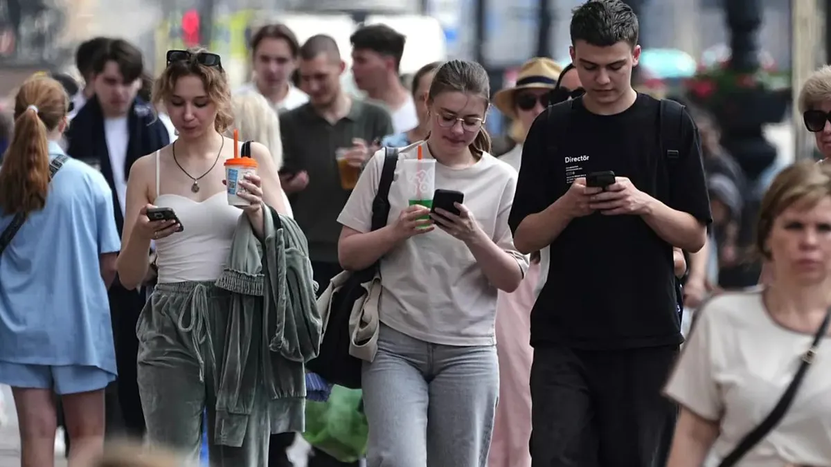 Moscova blochează internetul mobil în mai multe regiuni pentru „asigurarea securității”. Rușii rămân fără WhatsApp și YouTube