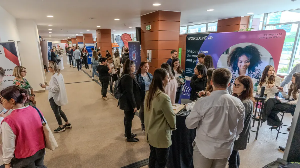 Absolvenții de facultate se confruntă cu dificultăți de integrare pe piața muncii: „Nimeni nu caută juniori”. Cum să îți crești șansele de angajare dacă ești proaspăt absolvent