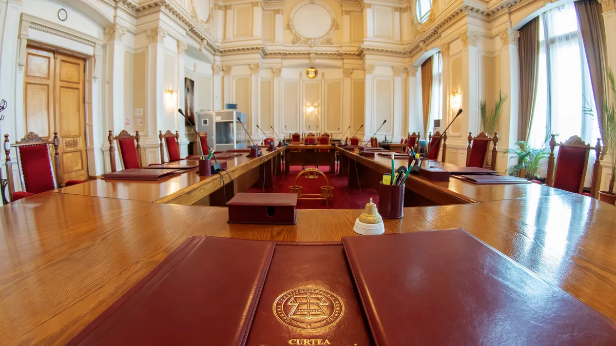 Sesizarea ÎCCJ privind pensiile magistraților admisă de Curtea Constituțională