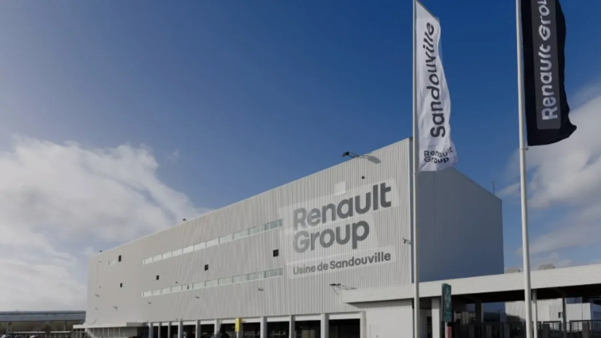 Renault închide serviciul de „car sharing” și reduce drastic planurile pentru stațiile de încărcare electrică