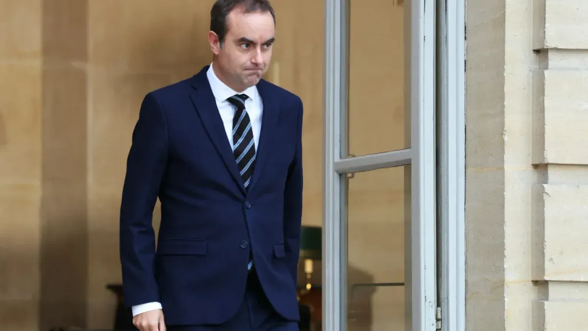 Sébastien Lecornu, premierul Franței, suspendă reforma pensiilor pentru a evita prăbușirea guvernului