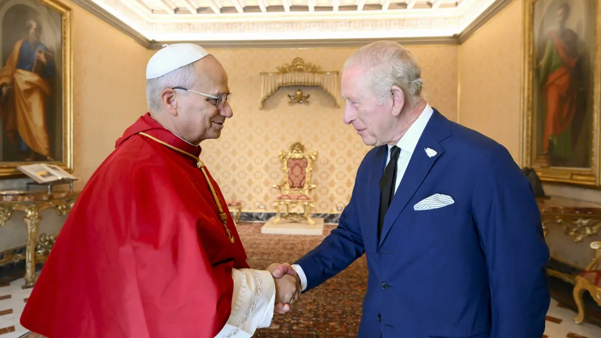 Vatican: Regele Charles și Camilla se află la Roma pentru o întâlnire istorică. Ei s-au rugat împreună cu papa în Capela Sixtină