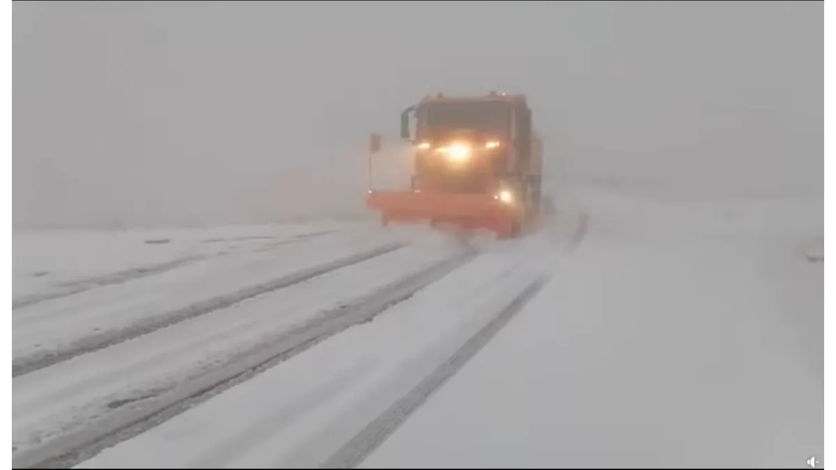Se închide circulația pe Transfăgărășan din cauza condițiilor meteo nefavorabile. Stratul de zăpadă are 30 de cm