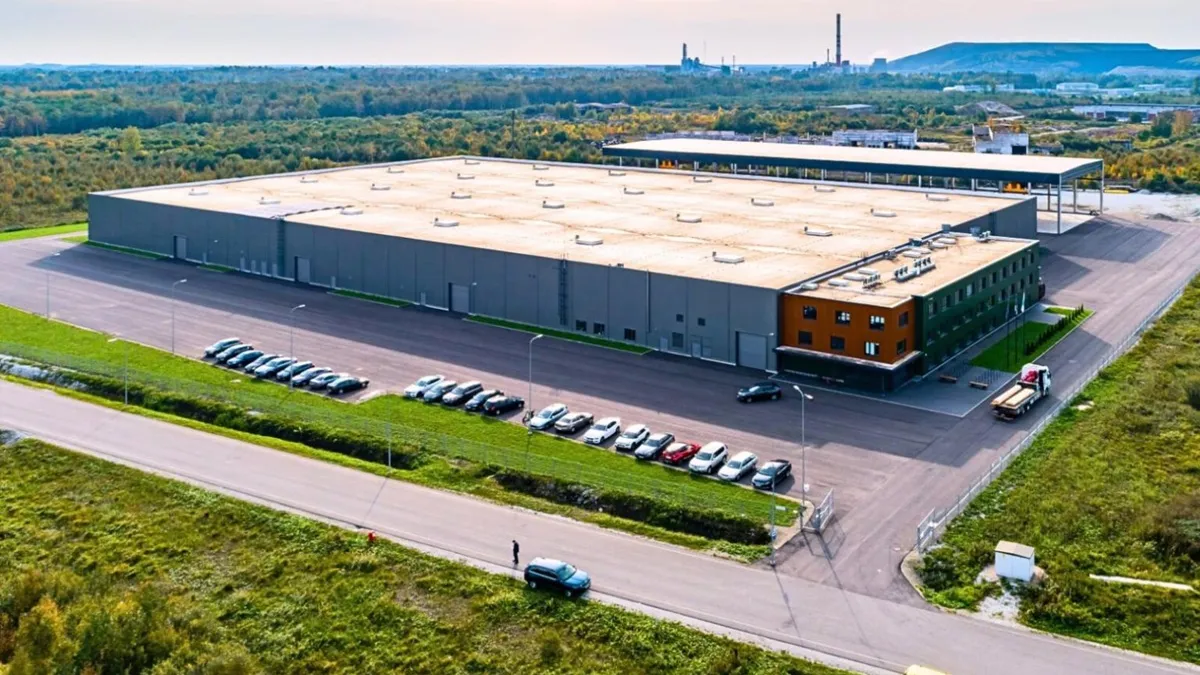 Se contruiește o nouă fabrică-mamut în Europa. Angajările vor curge pe bandă rulantă