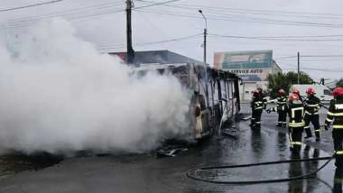 Incendiu la un autobuz de muncitori în Brăila și accident mortal pe DN13