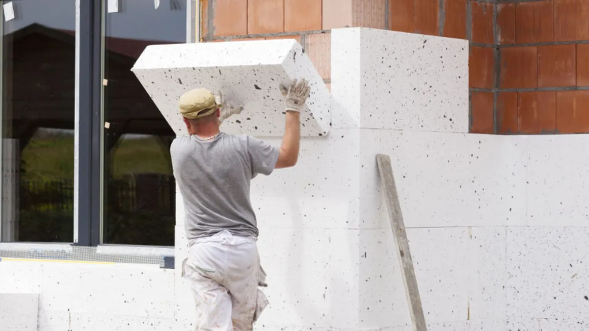 Ai nevoie de autorizație dacă vrei să-ți izolezi apartamentul la exterior? Legea spune clar ce trebuie făcut!