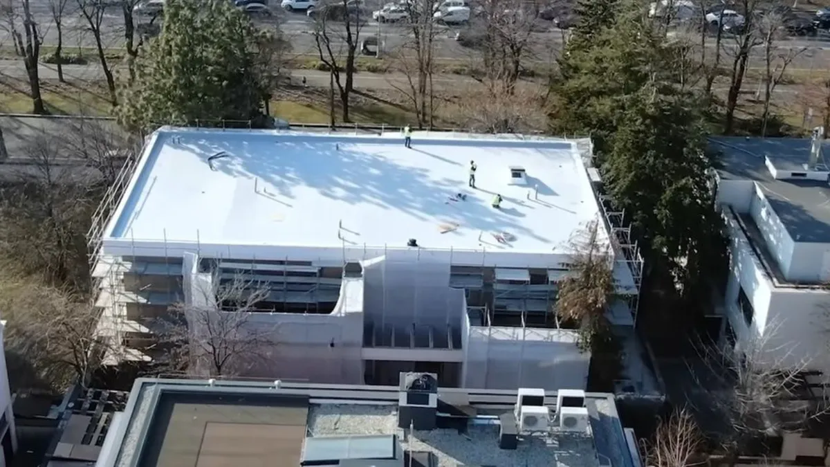 Palatul Împăratului, scos la licitație. Vila de lux din Aviatorilor, închiriată cu 35.000 de euro pe lună