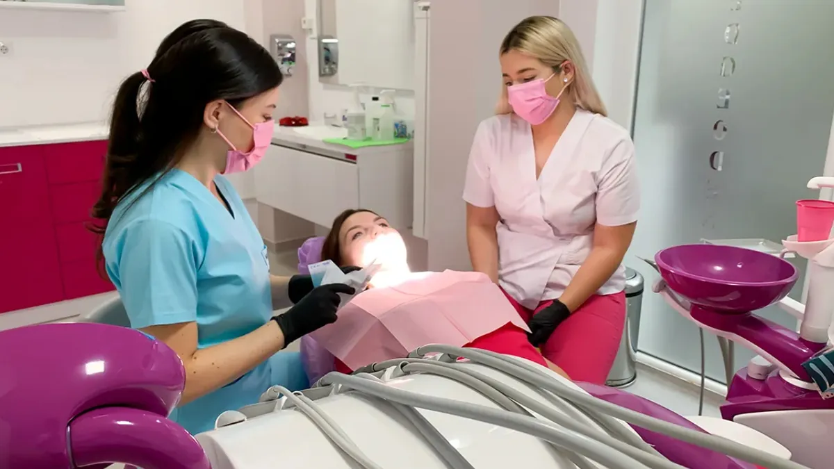 7 din 10 români consideră scumpe vizitele la stomatolog. Ce arată un nou raport