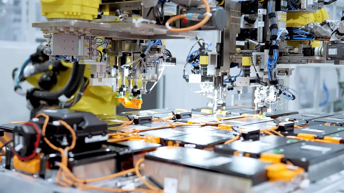 Compania germană Webasto anunță încă 300 de concedieri, după ce în aprilie au fost disponibilizați alți 650 de angajați. Industria auto se clatină serios