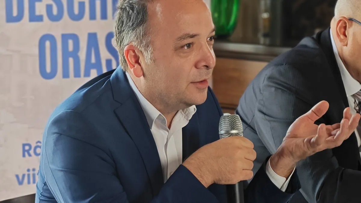 Concluziile economistului Adrian Negrescu după analiza vânzărilor de Black Friday: ”Românii au ajuns să meargă la hipermarket ca la muzeu. Mai mult admiră produsele”