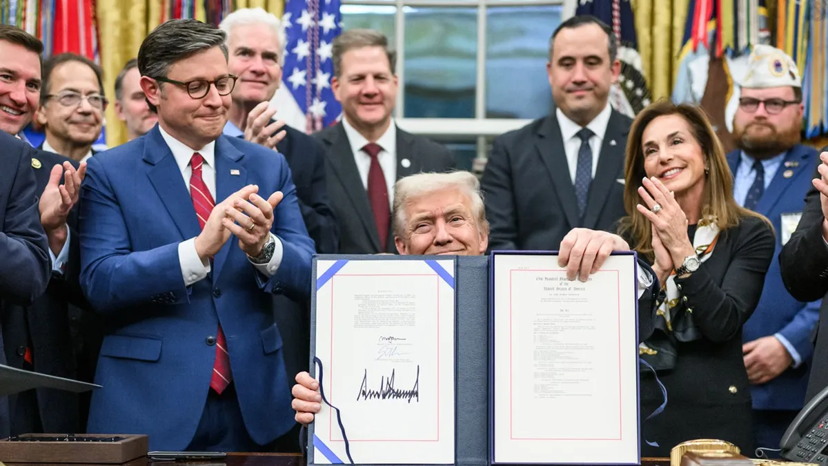 Donald Trump a semnat legea care pune capăt celui mai lung blocaj bugetar din istorie