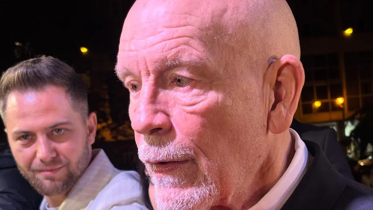 John Malkovich, la lasarea filmului Cravata Galbenă: „Am fost nevoit să învăţ să dirijez”