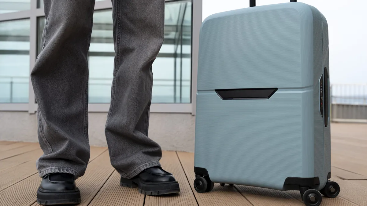 Român arestat după ce a furat de pe Aeroportul Otopeni mai multe bagaje. O femeie i-a căzut victimă aceluiaşi făptaş, în timp ce se afla la biserică