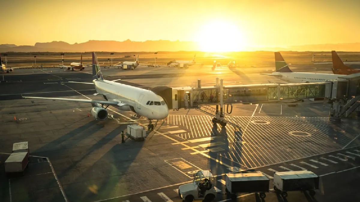 Incident pe aeroportul Băneasa. Pasagerii unui avion sosit din Barcelona au fost evacuați de urgență după aterizare