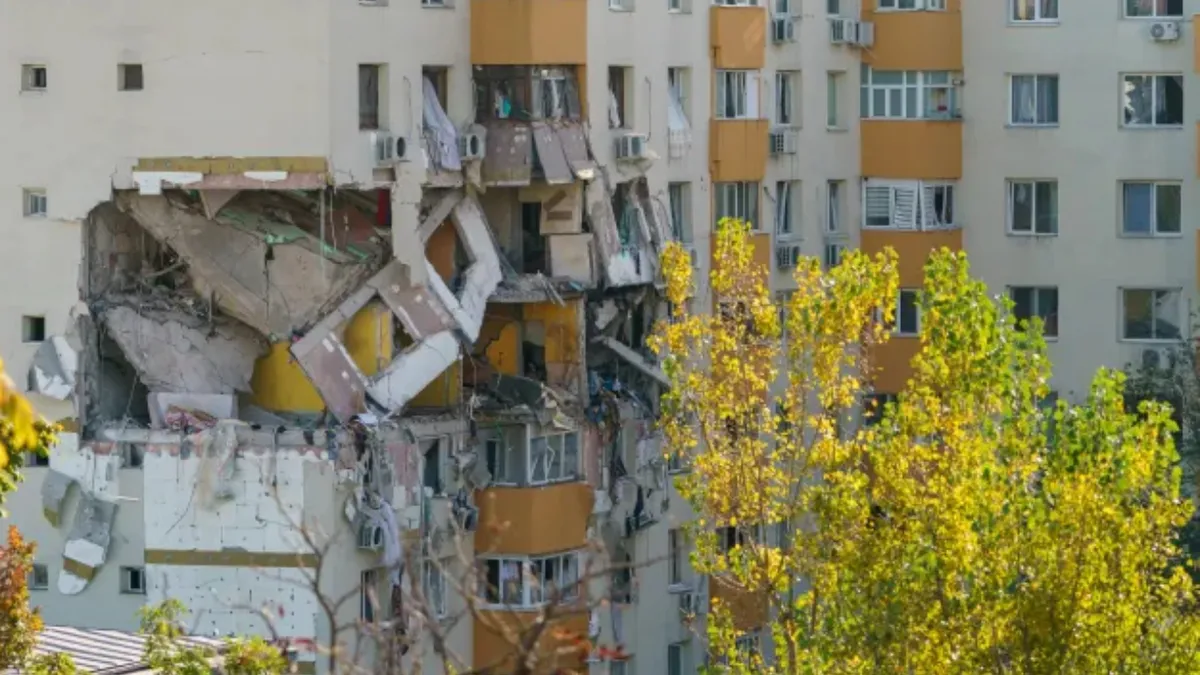 Oamenii din blocul care a explodat în Rahova, revoltați și fără speranță: Am refăcut cererea de decont de 5 ori pentru luna octombrie, dar nu am primit nimic