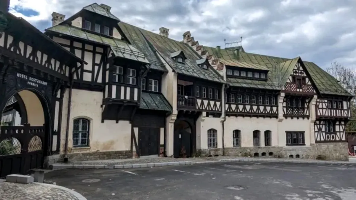 Familia Regală scoate la vânzare unul dintre cele mai celbre hoteluri din Sinaia. Deşi e monument istoric, statul nu este interesat