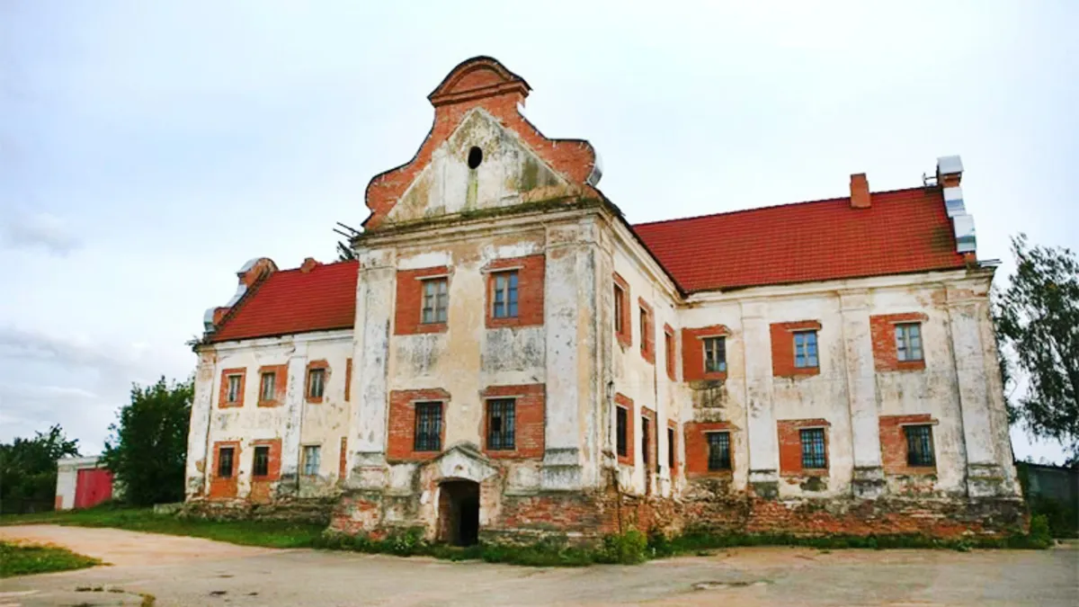 IREAL! Cu cât a fost vândută o mănăstire veche de 400 de ani. De banii respectivi, ieși cu sacoșa aproape goală din orice magazin!