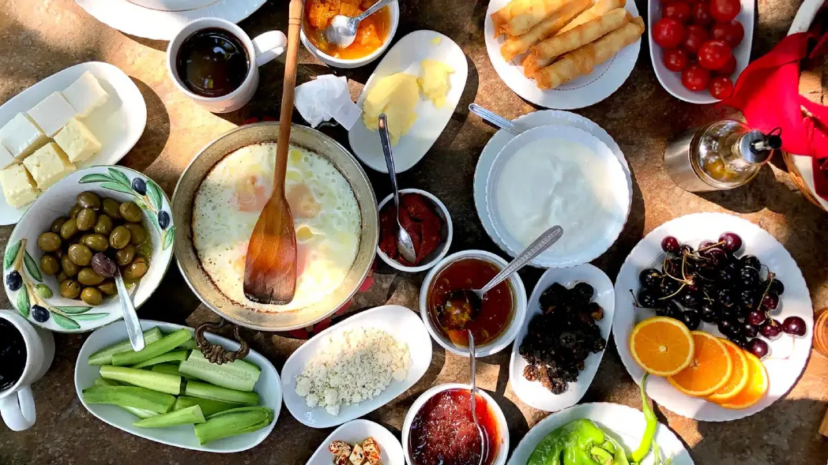 7 alimente recomandate de specialiști pentru micul dejun: „Nu poți mânca ouă sau brânză sau ovăz tot anul”