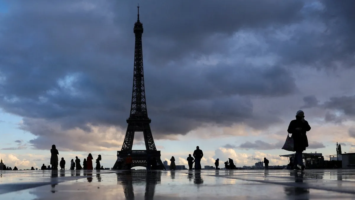 Pană majoră de curent la Paris. 170.000 de locuinţe au rămas fără electricitate